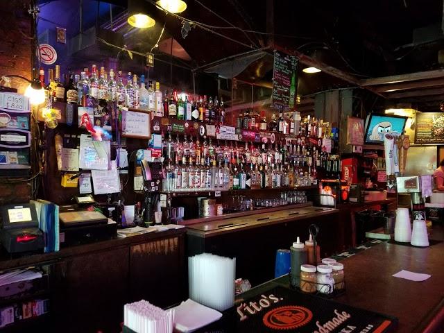 Lucky's Bar